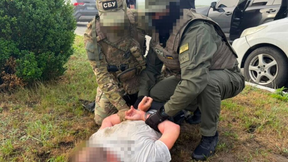 Встановлював камери на деревах для коригування атак: на Харківщині затримали зрадника