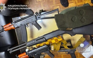 Полиция задержала банду во главе с криминальным авторитетом: найдены оружие и миллионы наличных