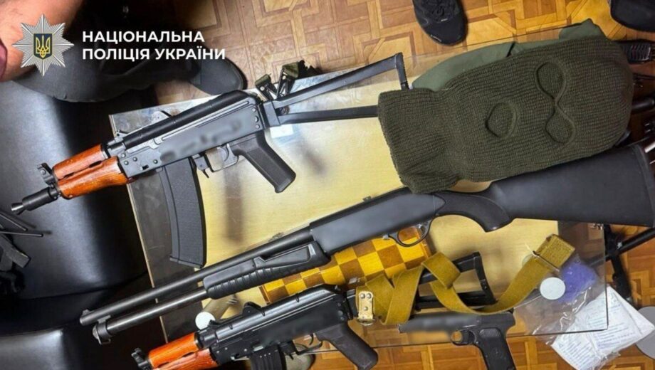 Полиция задержала банду во главе с криминальным авторитетом: найдены оружие и миллионы наличных