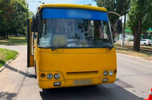 Маршрутка збила 89-річного чоловіка в Одесі: потерпілий помер у лікарні