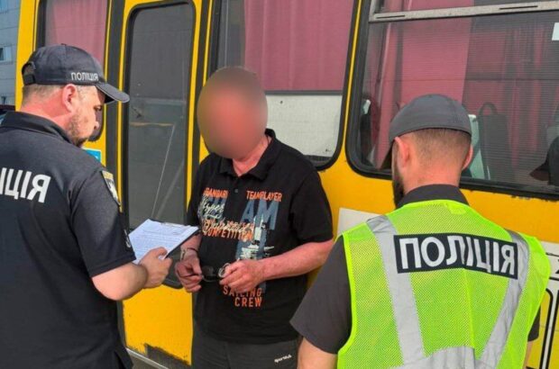 Трое мужчин пытались продать здание российского производителя ядерного топлива