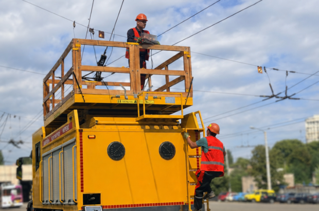 Електротранспорт Києва тримається на 1 200 км мережі: як комунальники забезпечують рух трамваїв і тролейбусів