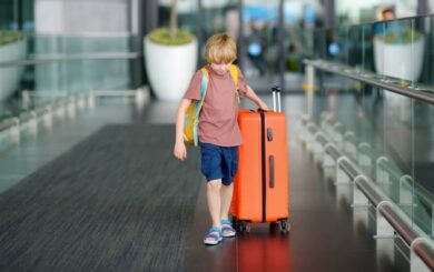 Выезд детей за границу в 2026 году: какие документы нужны и когда необходимо согласие родителей