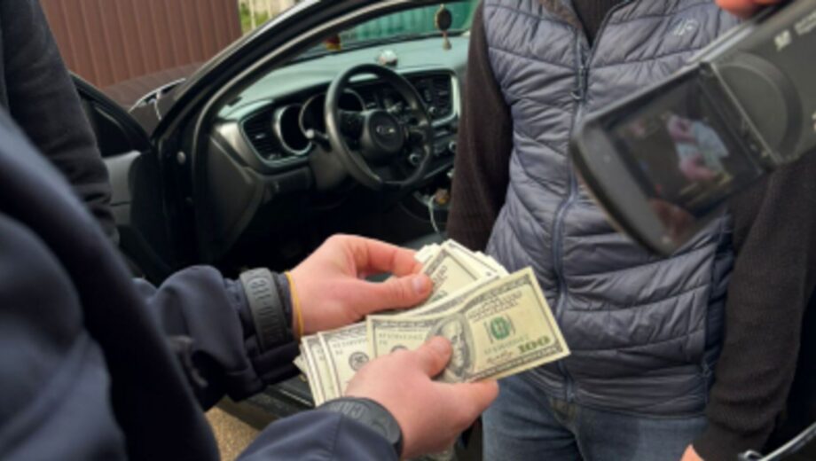 На Черкащині викрили військового, який вимагав $12 тисяч за непридатність до служби -ДБР