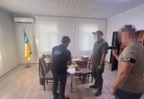 Вніс до військових баз неправдиві дані про службу знайомого: екскерівник ТЦК постане перед судом