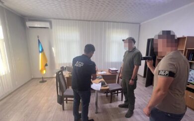 Внес в военные базы ложные данные о службе знакомого: экскеровщик ТЦК предстанет перед судом