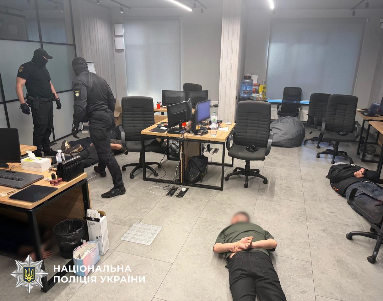 У Києві викрили шахрайський кол-центр, який ошукав громадян США на понад 500 тисяч доларів
