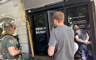 В сети обменников Money24 проходят обыски: полиция проводит следственные действия