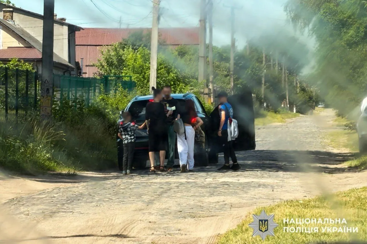 Смерть младенца, пытки сына и торговля детьми: Нацполиция разоблачила трех женщин