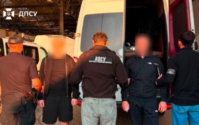На границе разоблачили микроавтобус с тайником для уклонистов: водителя взяли под стражу