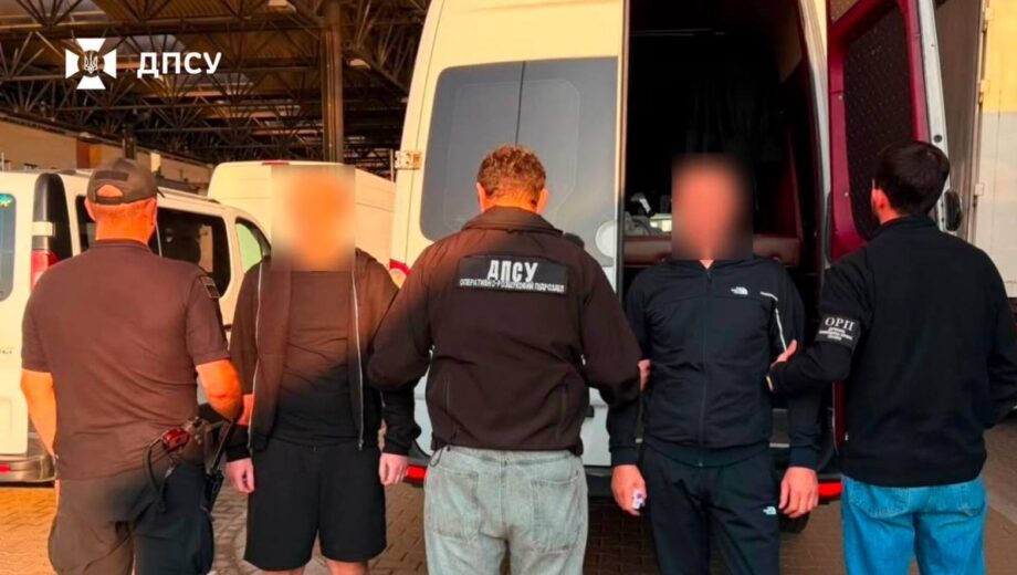 На границе разоблачили микроавтобус с тайником для уклонистов: водителя взяли под стражу