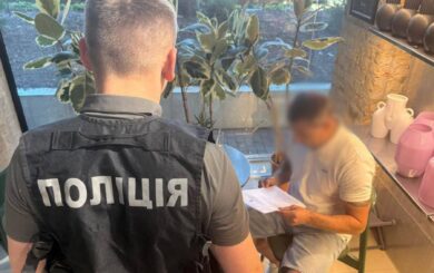 Искали умерших и выехавших за границу: преступная группа незаконно переоформляла чужие квартиры