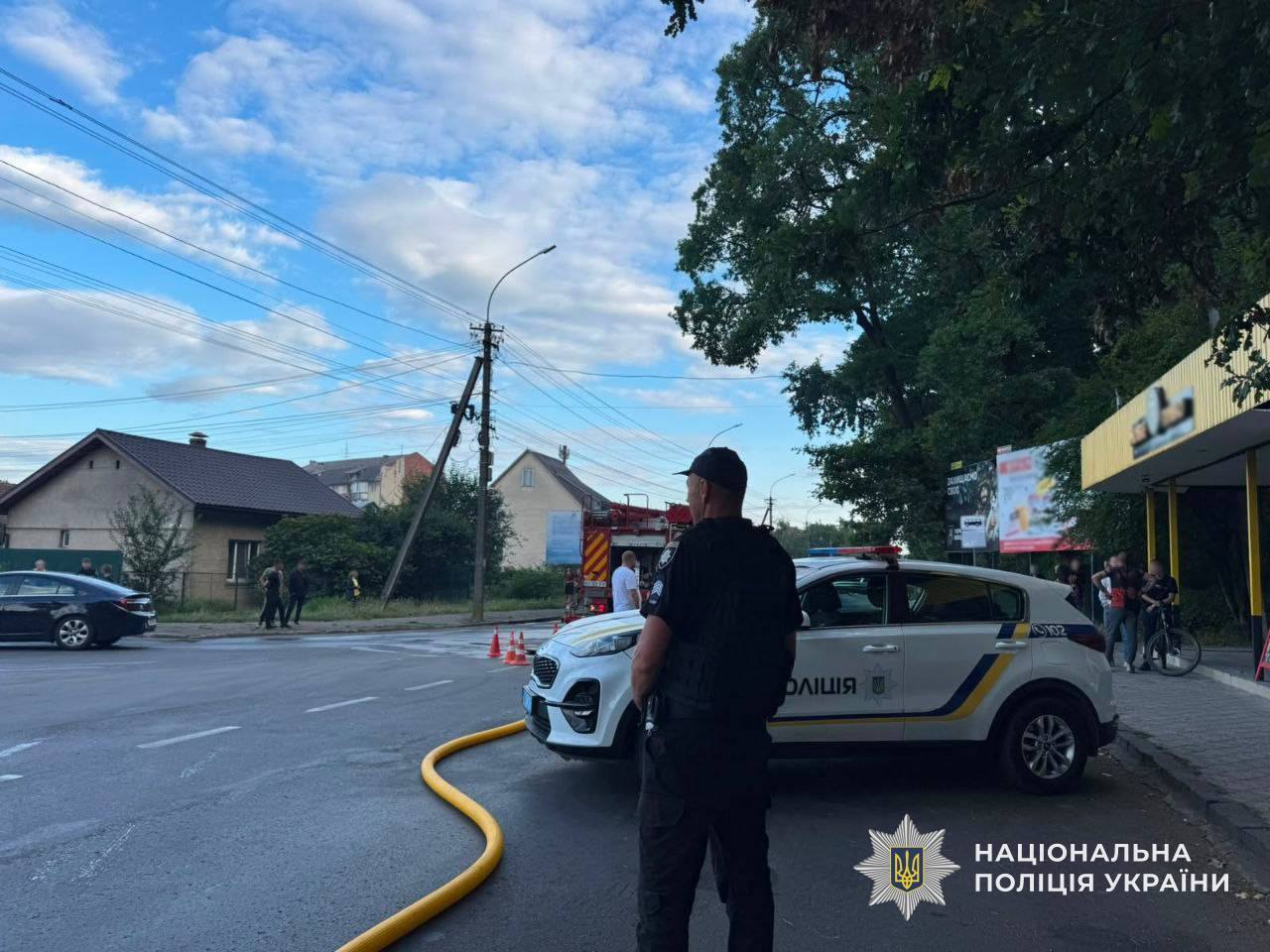 В Ужгороде идет спецоперация по задержанию вооруженного мужчины: после выстрелов загорелся лес
