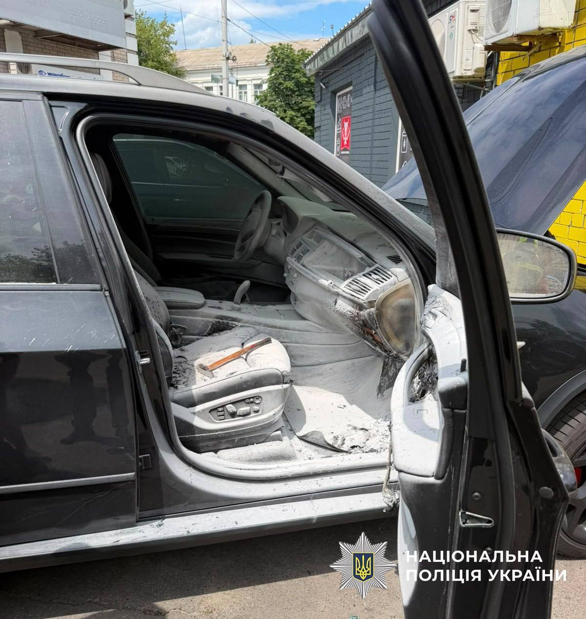 В Киеве мужчина поджег авто своего психолога: заявил, что тот ''превращает пациентов в зомби''