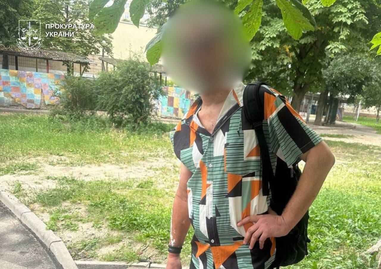 В Киеве мужчина поджег авто своего психолога: заявил, что тот ''превращает пациентов в зомби''