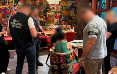 В Одессе работницу РТЦК и СП подозревают в вымогательстве $11 тысяч за оформление инвалидности и отсрочки