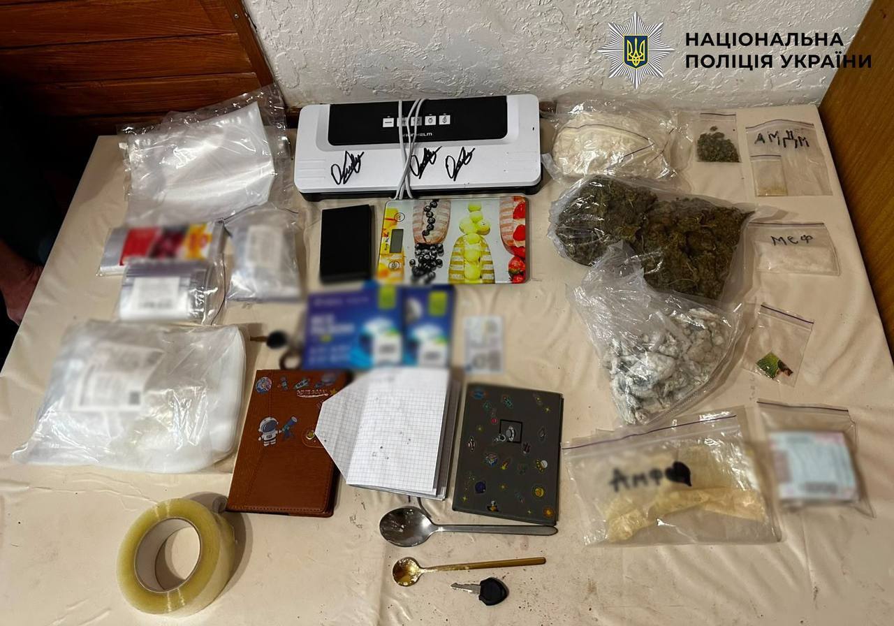  Поштою та через ''закладки'': у столиці затримали 20-річного наркодилера