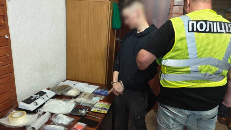 У Києві ліквідували канал збуту наркотиків: вилучили 4 кг психотропів і канабісу