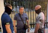 30 тисяч доларів у тубусі від алкоголю: посадовця Держгеокадастру викрили на спробі підкупу НАЗК