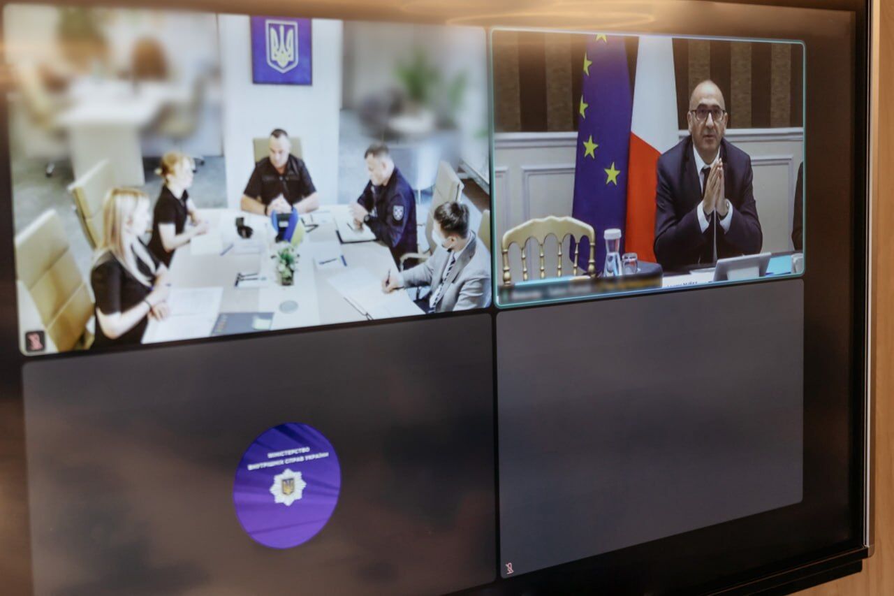 Україна направила до Франції 70 рятувальників для боротьби з масштабними лісовими пожежами