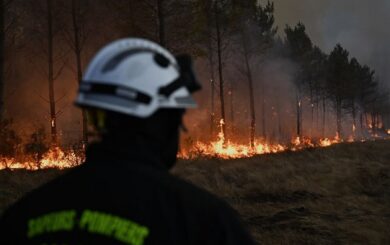 Українські рятувальники вирушили до Франції: допомагатимуть гасити пожежі в охопленій вогнем Жиронді