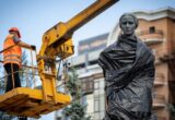 Пам’ятник Лесі Українці у Києві почали розконсервовувати після понад чотирьох років війни