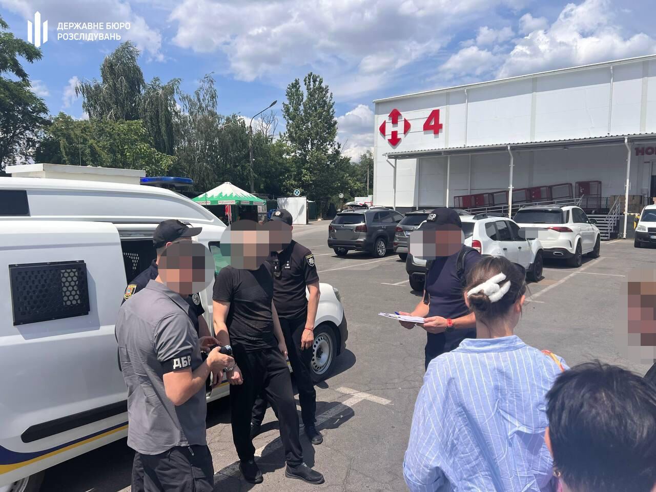 Купил Lexus и проиграл деньги в казино: в Одесской области военного будут судить за хищение дронов