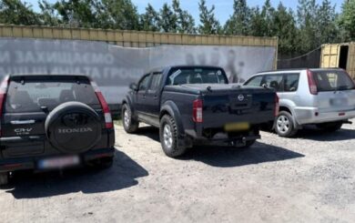 Ввозив авто як гуманітарку для ЗСУ, а продавав онлайн: 25-річного ділка затримали з $17 900