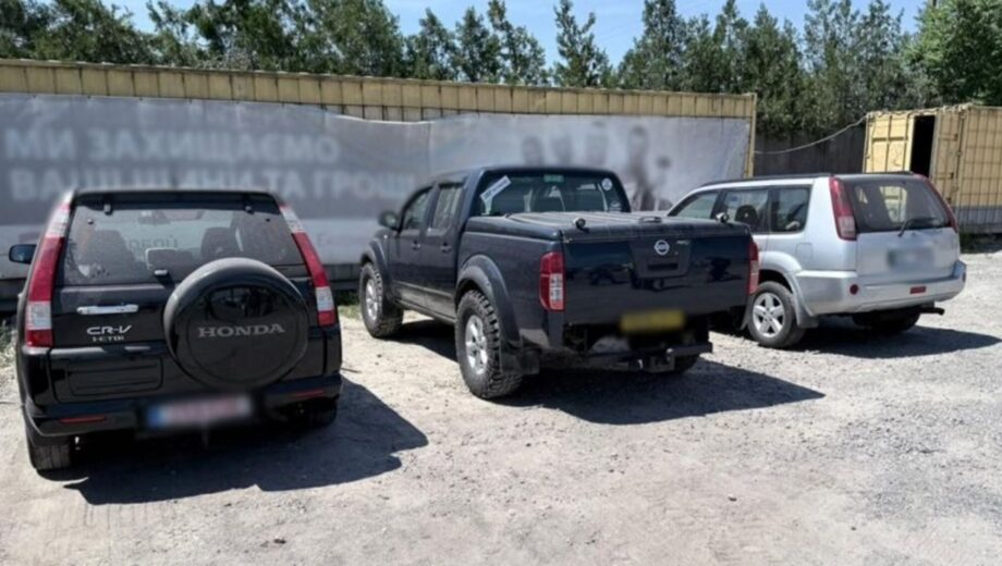 Ввозив авто як гуманітарку для ЗСУ, а продавав онлайн: 25-річного ділка затримали з $17 900