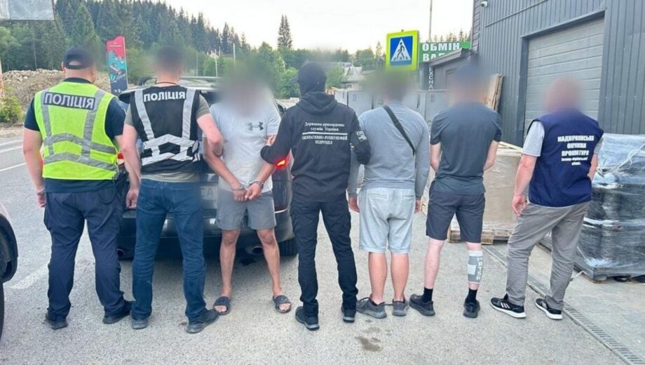 Просив по 6 тисяч доларів за втечу до Румунії: на Прикарпатті затримали організатора схеми переправлення ухилянців