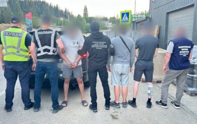 Просил по 6 тысяч долларов за бегство в Румынию: в Прикарпатье задержали организатора схемы переправки ухилянцев