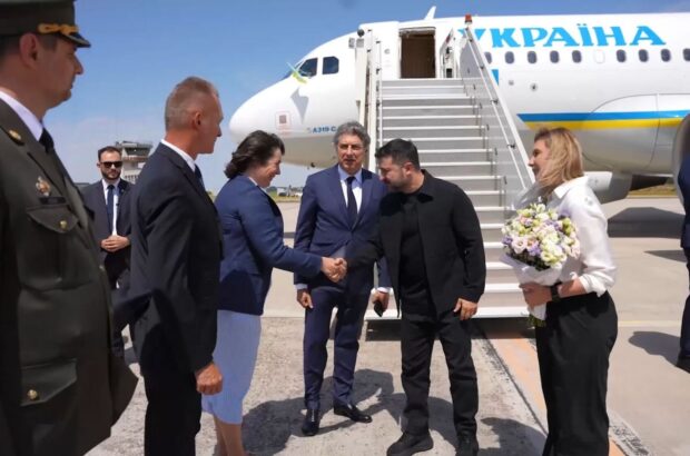 Зеленский отправился в Париж за новыми решениями для защиты Украины