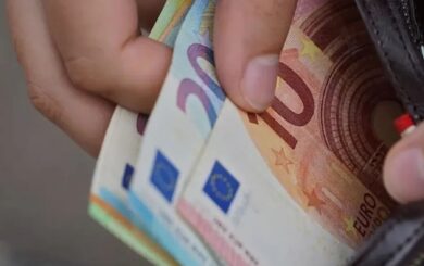 Українцям у Німеччині можуть відмовити у соцвиплатах: яке майно перевіряє Jobcenter