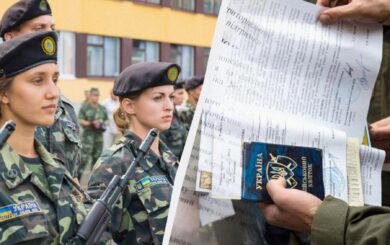 Какие женщины обязаны поставить на военный учет в 2026 году