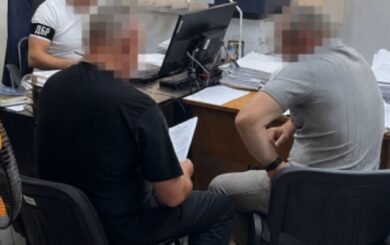 На Прикарпатье чиновника ТЦК подозревают в махинациях с »Оберегом»: речь идет о 21 военнообязанном