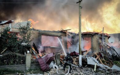 Армия рф ударила дронами по дому на Сумщине, погибла женщина и ее сын