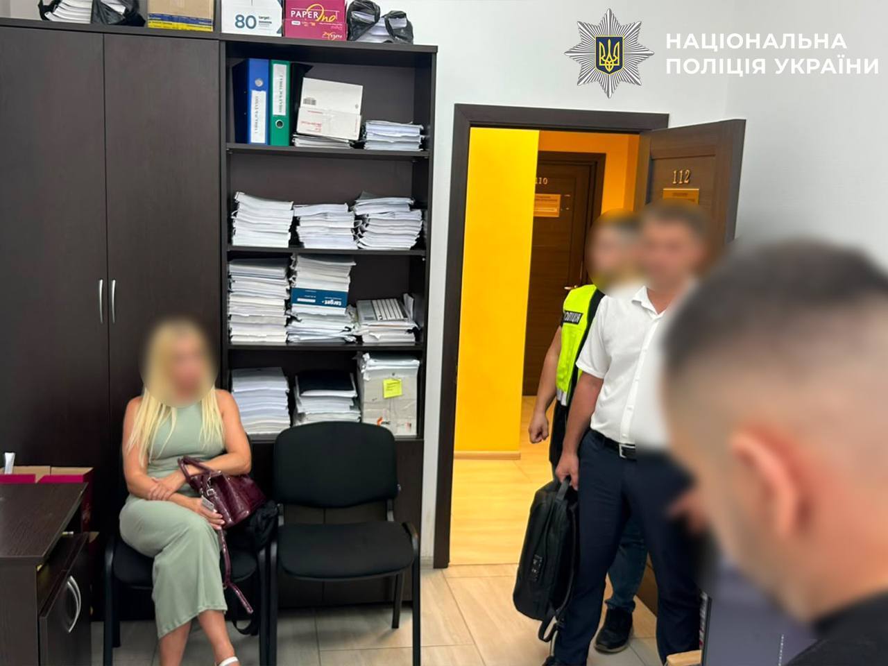 Столичні квартири продавали по декілька разів: поліцейські викрили масштабну оборудку з нерухомістю на 175 млн грн.