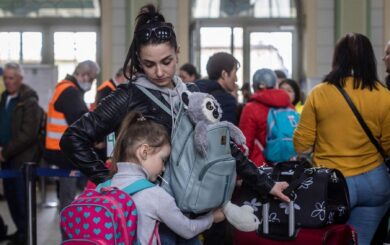 Украинцам в Польше грозит утрата временной защиты: паспортные данные нужно обновить до 31 августа