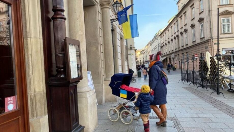 В Польше хотят восстановить часть льгот для украинцев: кого могут включить в программу помощи