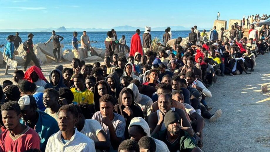 Мигранты снова пытались прорваться в Сеуту: Марокко стянуло сотни силовиков