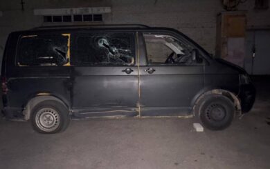 У Луцьку близько 30 людей напали на військових ТЦК і розтрощили службове авто
