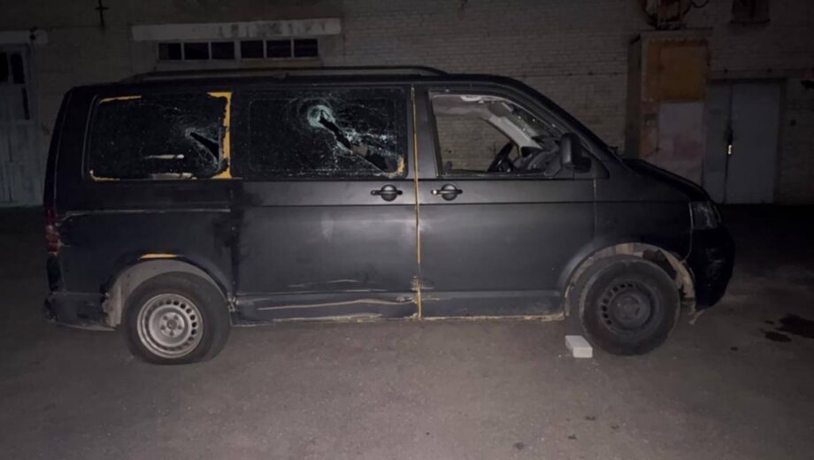 В Луцке около 30 человек напали на военных ТЦК и разбили служебный автомобиль