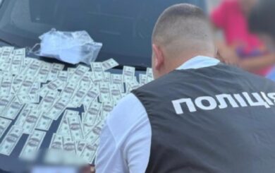 Відстрочка від мобілізації за гроші: на Буковині затримали жінку з $10 тисячами