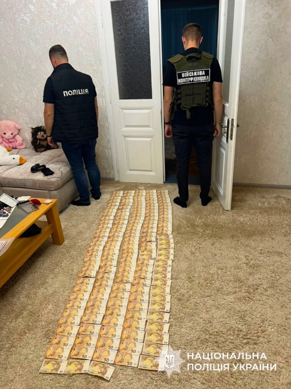 Відстрочка від мобілізації за гроші: на Буковині затримали жінку з $10 тисячами
