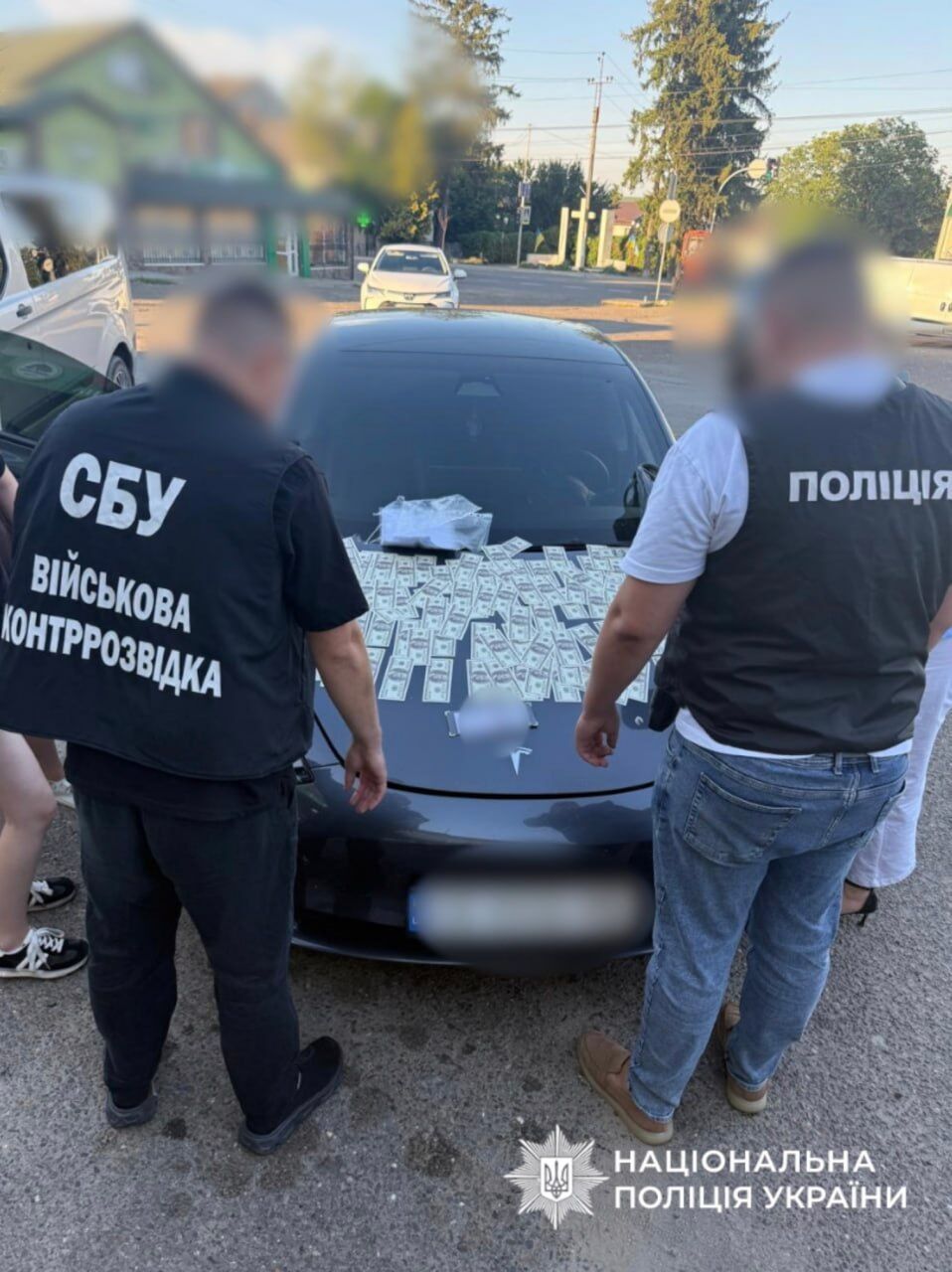 Відстрочка від мобілізації за гроші: на Буковині затримали жінку з $10 тисячами