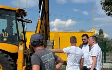 Суд запретил вводить в эксплуатацию электростанцию на Борщаговке, но журналисты зафиксировали ее подключение