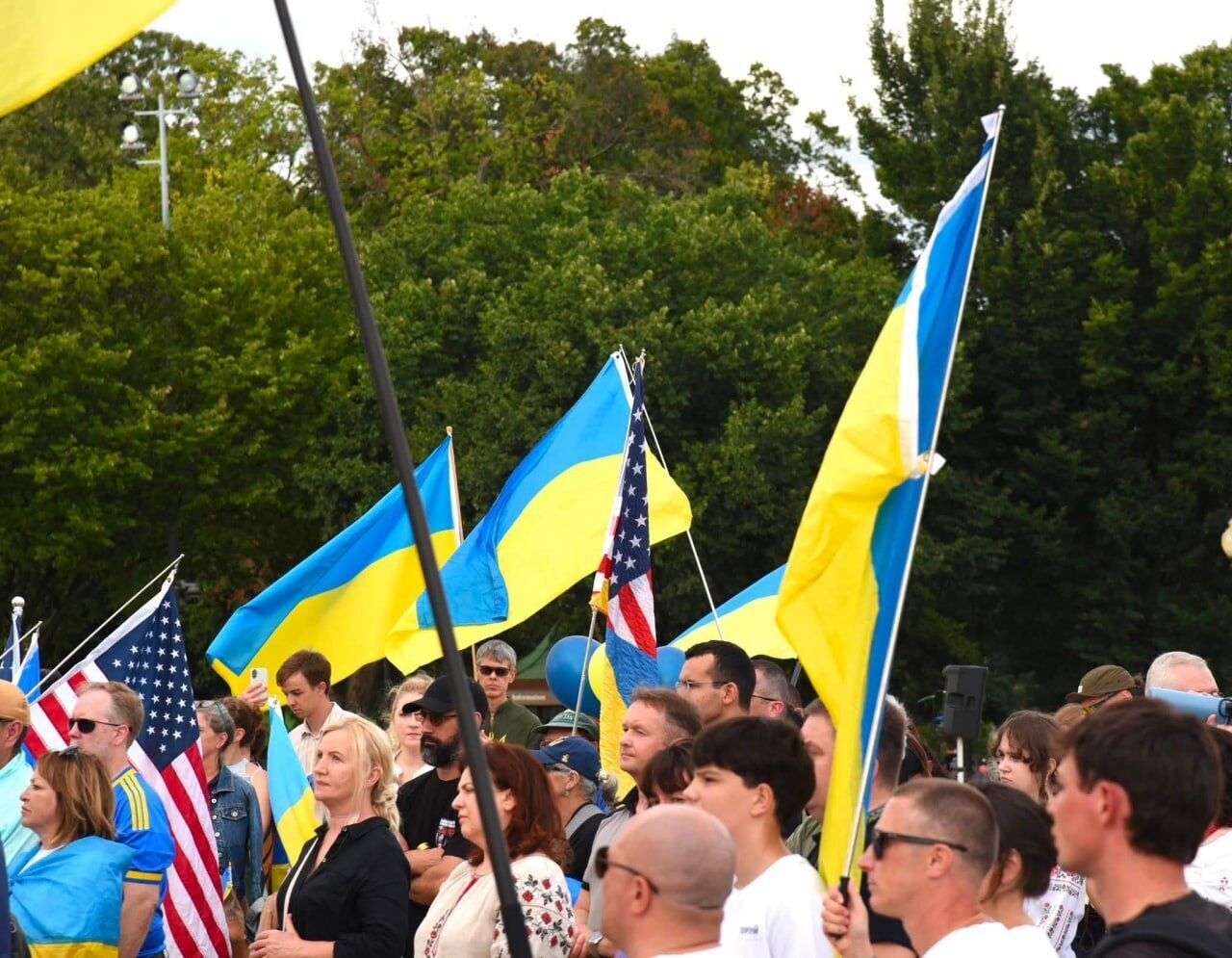 У Вашингтоні розгорнули гігантський український прапор до Дня Незалежності