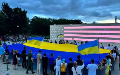 У Вашингтоні розгорнули гігантський український прапор до Дня Незалежності