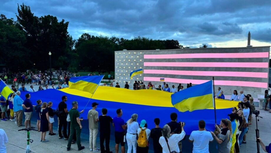 У Вашингтоні розгорнули гігантський український прапор до Дня Незалежності
