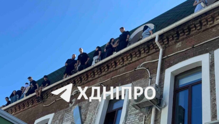 Вистрибували з вікон під час обшуків: у Дніпрі накрили черговий шахрайський кол-центр